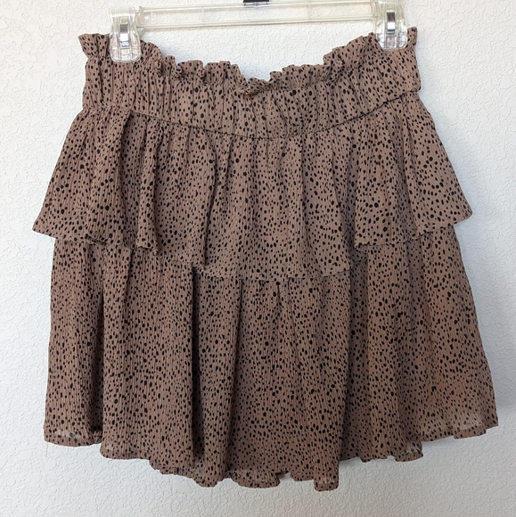 Clearing out my closet 💕 - Picture 2 of 10